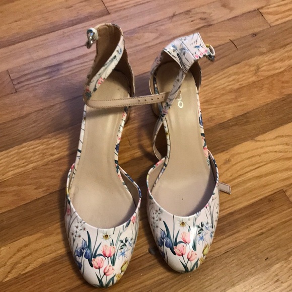 Aldo floral heels with silver detail on heel - Picture 2 of 5